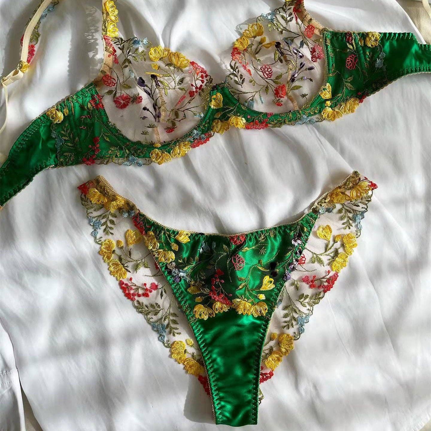 
                  
                    Floral Print Sexy Underwear Set: Green
                  
                