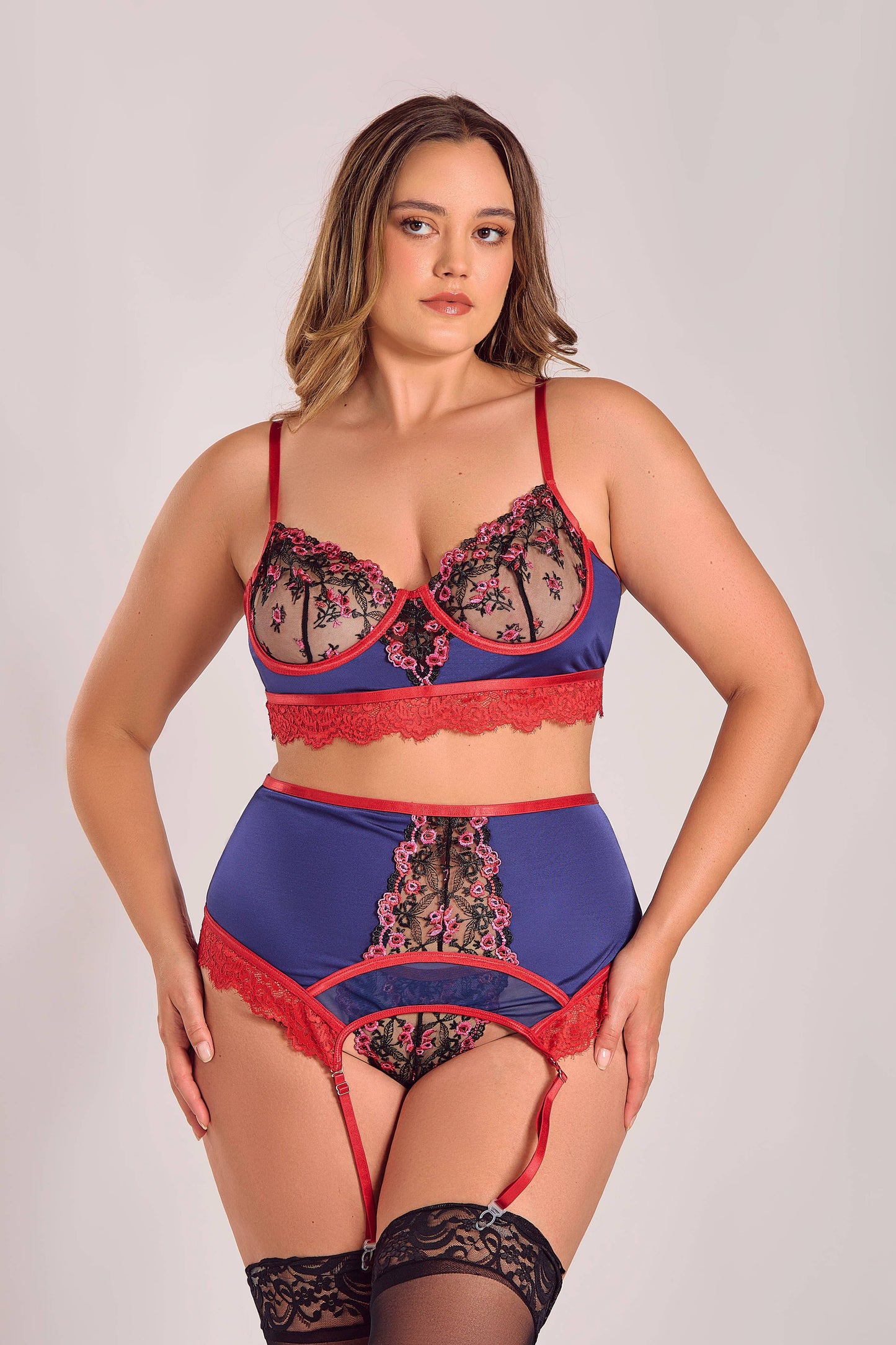 
                  
                    Maurie Plus Size Ebroidered Red Rabydoll Set: NAVY-RED
                  
                